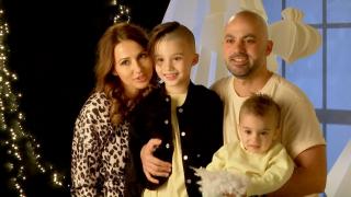 Şedințe foto pline de zâmbete și decoruri spectaculoase. Câţi bani trebuie să scoată din buzunare doritorii