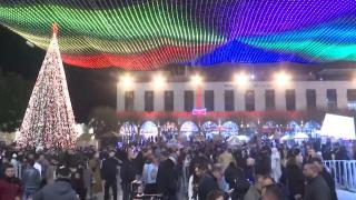 Sărbătoare în piața centrală din Betleem, în Ajun de Crăciun. Sute de oameni s-au adunat în oraşul în care s-a născut Iisus