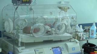 Dublă sărbătoare în familiile multor români. Zeci de bebeluşi au venit pe lume chiar în ziua de Crăciun
