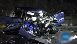 Familie spulberată de TIR pe un drum din Mehedinți, după ce șoferița începătoare a intrat cu mașina pe contrasens