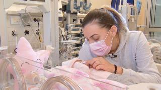 "Eşti cel mai frumos cadou al nostru". O fetiţă de două luni, salvată ca prin minune după patru operaţii pe inimă, la Spitalul Marie Curie