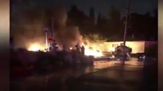 Momentul în care un avion de mici dimensiuni cade peste o casă din California şi se transformă într-o minge de foc