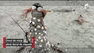 Pentru că nu e zăpadă, la Mamaia a apărut Omul de Nisip. Cum arată "opera" de pe plajă, ornată cu scoici