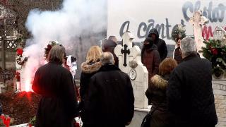 Victor Socaciu a fost condus pe ultimul drum pe imnul Rapidului. Despărțire dureroasă de familie, prieteni și fani