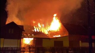 Incendiu devastator în Râșnov. Pompierii au luptat zeci de minute cu flăcările