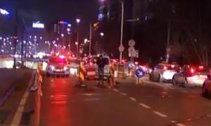 Circulaţie restricţionată în Pasajul Victoriei. Au căzut bucăţi de tencuială din plafon