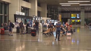 Omicron rescrie regulile pandemiei. Națiunile, obligate să caute echilibrul între salvarea de vieți omenești și salvarea economiei