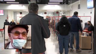 Cozi uriașe la taxe, deși oamenii puteau achita online sau până în martie, cu reducere: "Dom'ne, eu aşa am plătit din 1975"