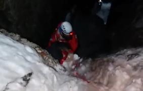 O alpinistă care a alunecat într-o râpă din Bucegi a fost salvată de salvamontiști, după o operațiune de nouă ore