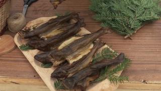 Secretul păstrăvului afumat în cobză, reţeta bucovineană care a cucerit mulţi pretenţioşi