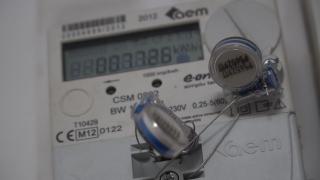 Românii care ar putea fi deconectaţi temporar de la energia electrică, în cazul în care consumă prea mult curent. Ce aparate nu trebuie ţinute simultan în priză