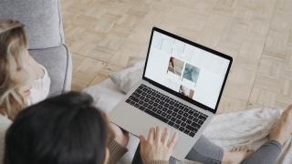 Românii, campioni la returnarea produselor cumpărate online. După sărbători, 3 din 10 colete se întorc în magazine