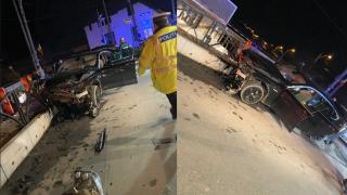 9 persoane, printre care 3 copii și un bebeluș, au fost rănite, după ce mașina în care erau înghesuite a intrat într-un cap de pod la Mediaș