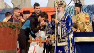 IPS Teodosie asigură credincioşii că agheasma îi protejează de Covid şi explică regulile de Bobotează: „Femeile în neputinţă nu pot să o ia"