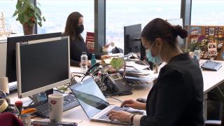 Câte zile stau în carantină persoanele infectate cu covid, dar vaccinate. Guvernul vrea să modifice măsura