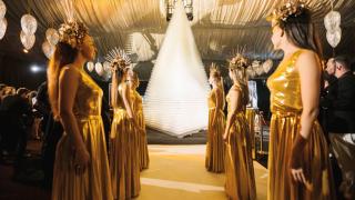 Dubaiul a intrat în Cartea Recordurilor cu o piramidă făcută din pahare de şampanie de aproape 9 metri