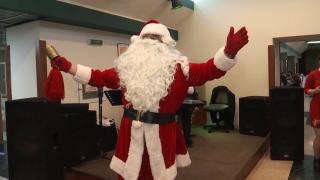 Sute de mii de români sărbătoresc astăzi Crăciunul pe rit vechi