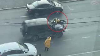 Prima măsură luată împotriva șoferului care a târât un biciclist pe capotă, un kilometru, prin traficul din București