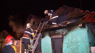 Tată şi fiică din Mureş, răniţi grav în incendiul care le-a cuprins locuinţa. Au fost prinşi de flăcări în interiorul casei