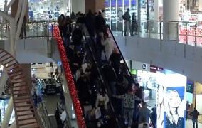 Comercianţii vor să crească consumul după sărbători. Se laudă cu discount-uri de până la 70%