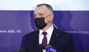 Sorin Cîmpeanu, reacţie nervoasă la întrebarea dacă părinţii ar trebui să îşi testeze copiii pe banii lor: "Atunci când te interesează de sănătatea propriului copil, da"