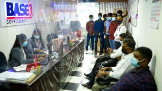 EXCLUSIV. Poveștile srilankezilor care se luptă să se angajeze în România. Muncesc pe salarii de 10 ori mai mari decât la ei