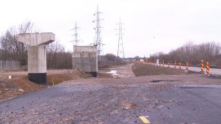 Cum se munceşte la două proiecte de infrastructură majore pentru România. Unii întârzie de 6 luni, alţii sunt gata înainte de termen