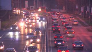 Codul Rutier 2022. Ce amenzi riscă şoferii care claxonează excesiv, dau flash-uri sau şicanează alţi şoferi în trafic