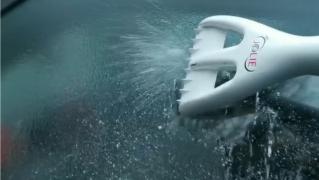 Iarna "loveşte" puternic. Mai multe judeţe din România sub coduri galbene de polei şi vânt