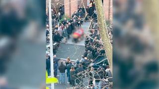 Anchetă în Italia după înmormântarea unei activiste. Sicriul a fost acoperit după slujbă cu un steag nazist cu zvastică