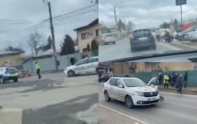 O fată de 13 ani a murit, iar o alta de 11 ani a fost transportată la spital, după ce au fost lovite pe trecere, în Capitală, de o maşină de poliţie