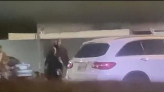 Kanye West, violent cu propriii fani: L-a doborât pe unul la pământ cu un pumn