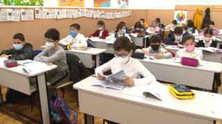 Gradul de ocupare a paturilor pentru pacienţii COVID arată când se închid şcolile din România, după noile reguli