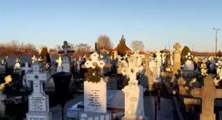 Patru morminte din Cimitirul Sfânta Adormire din Alexandria, vandalizate pentru bani și bijuterii