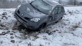 Dimineaţă de coşmar în Maramureş, după ce burniţa şi gerul au transformat şoselele în patinoare: "Nu se poate circula. E groaznic"