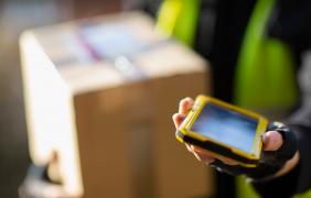 Românilor le plac cumpărăturile online. ”Sunt produse pe care le găsesti doar pe Internet, nu în magazine”