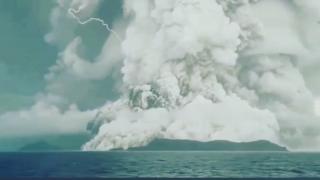 Erupția vulcanului din Tonga a făcut victime la mii de kilometri depărtare. Două femei din Peru au murit înecate
