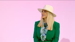 Anda Adam revine în atenţia fanilor cu o nouă piesă. Artista apare alături de logodnic în cel mai nou videoclip