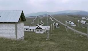 Case de 250 de euro într-un sat fantomă din România: De 16 ani nimeni nu a mai locuit în ele