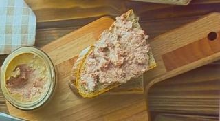 Pericolul ascuns în pateul de ficat de pasăre. "Trucurile" folosite de comercianţi