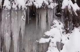 Peisaj de basm în Mureş, după ce cascadele s-au transformat într-o perdea de gheaţă