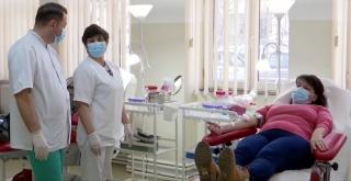 Donatorii de sânge sunt premiați. Medicii speră ca tombola să îi determine pe oameni să meargă la centrul de transfuzii
