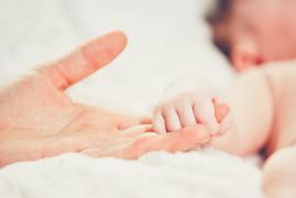 Dansatoare la bară şi manichiuriste au prejudiciat statul cu peste 5.500.000 de lei