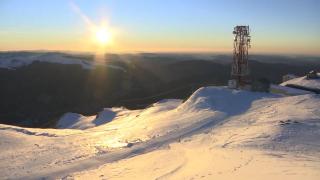 Peisaj magic la Cota 2000 din Sinaia. Pârtii goale și zăpadă proaspăt bătătorită