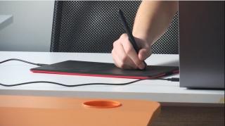 Două profesoare au adus o şcoală din Fălticeni în era digitală. Iniţial și-au propus doar să schimbe parchetul și să văruiască