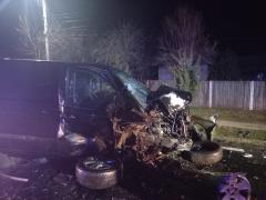 O persoană a murit şi alta a ajuns la spital, după ce maşina în care se afla s-a izbit violent de un alt autoturism în Mehedinţi