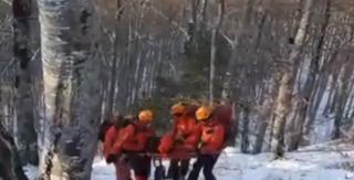 Un bărbat de 71 de ani a căzut într-o râpă în drum spre Vârful Dragoslavele. Salvamontiştii l-au salvat, dar a murit la scurt timp, la spital