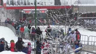 Coadă şi nervi, preţul distracţiei la munte: "Dacă avem maşină, cum să venim cu autobuzul?"