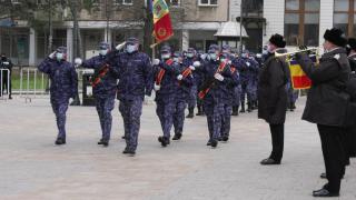 Mica Unire, sărbătorită de schiori pe pârtia Veveriţa. Au coborât cu torţele aprinse, spre deliciul turiştilor veniţi în Bucovina