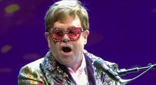 Elton John s-a infectat cu Covid-19. Artistul şi-a amânat, pentru a doua oară, concertele din turneul de adio